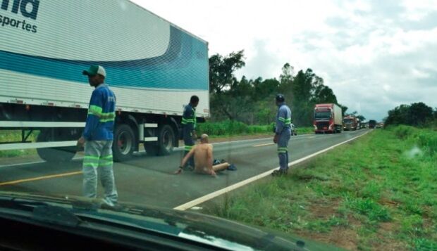 Homem Fica Pelad O Em Rodovia E Quase Provoca Acidente Em Ms Portal