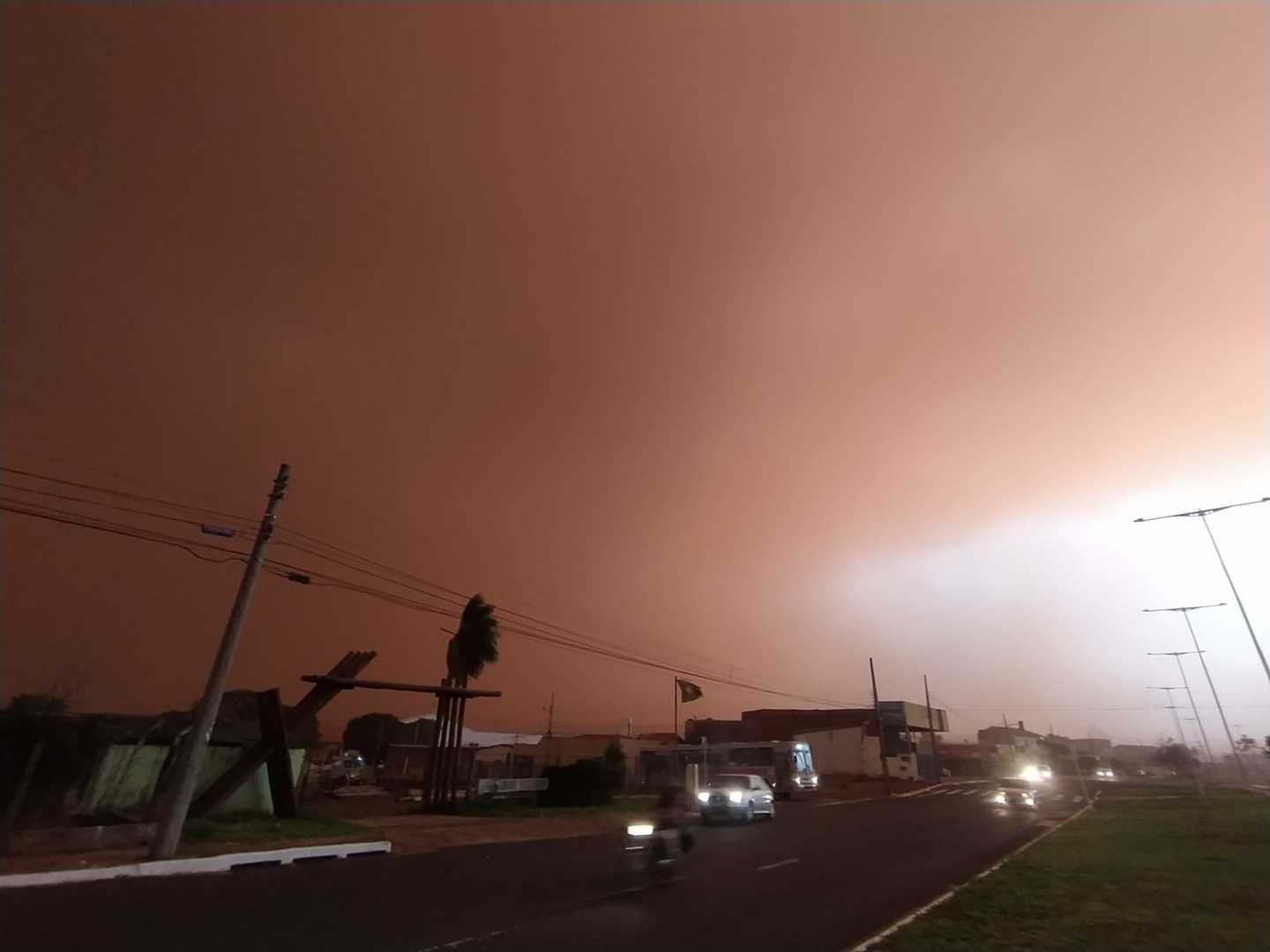 MS está em alerta para tempestade ventos fortes e queda de energia