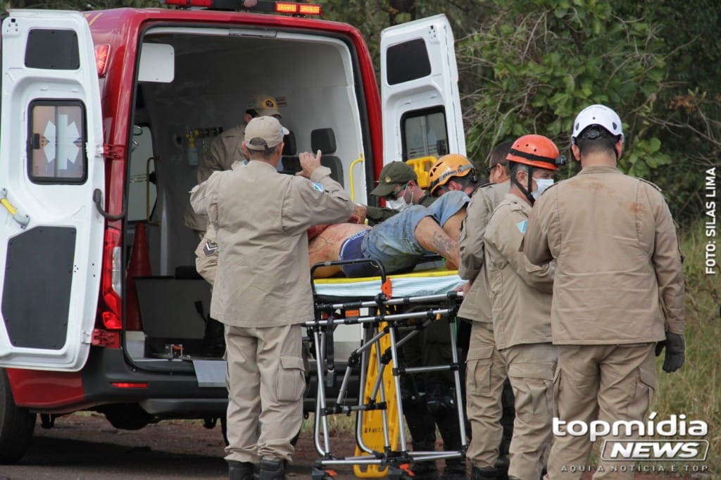 Caminhoneiro tentou evitar acidente após carro invadir pista contrária