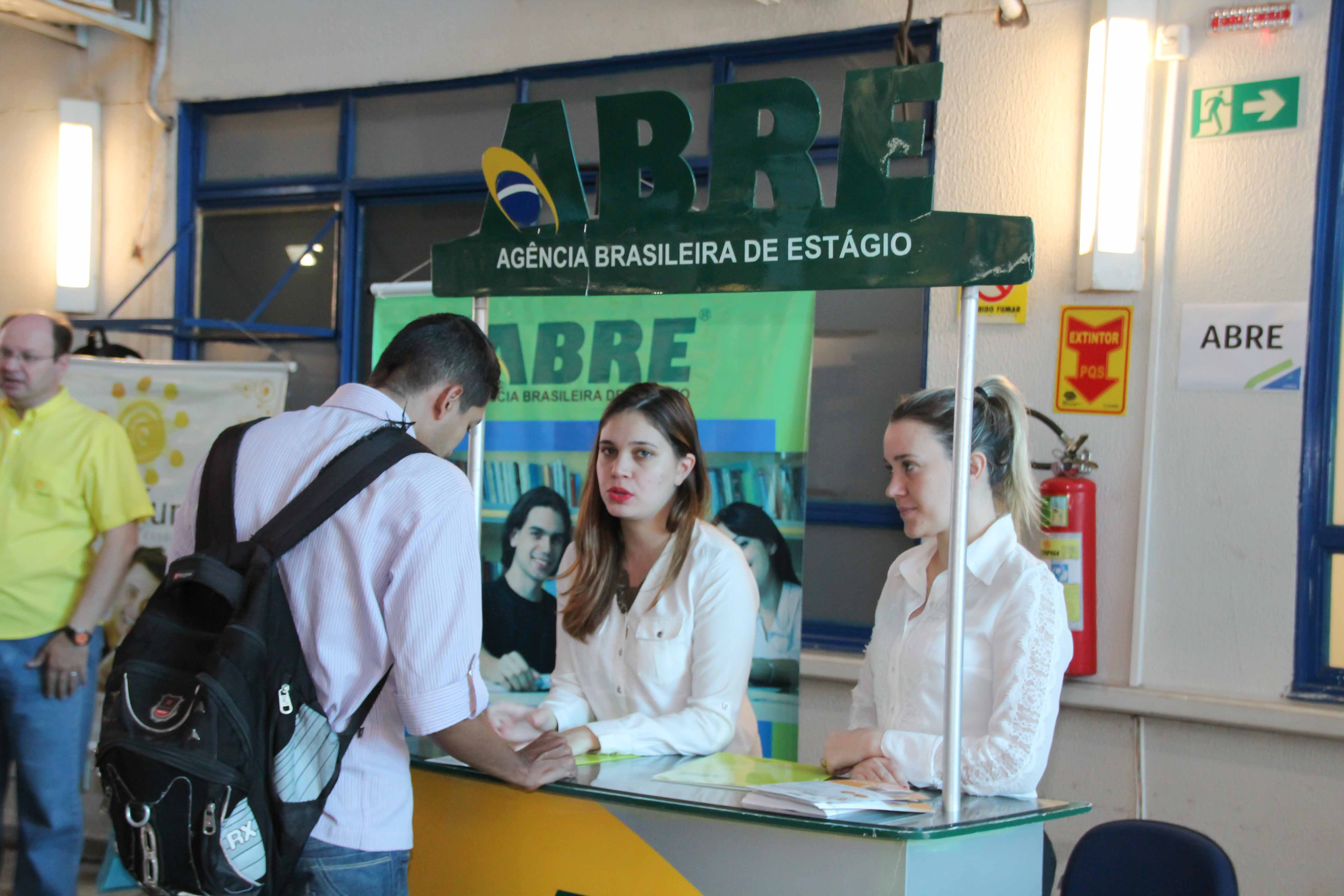 Universidade Realiza Feira Para Divulgar Vagas De Emprego E Est Gio