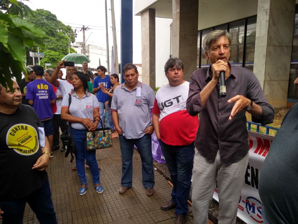 Mesmo Chuva Trabalhadores Protestam Contra Reforma Da Previd Ncia