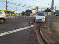 Homem fugiu depois do acidente e deixou carro no local.