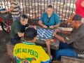Jogadores com d&eacute;cadas de tradi&ccedil;&atilde;o se re&uacute;nem para passar o tempo, rever os amigos e manter vivo um passatempo sem apostas.