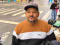Acompanhado da fam&iacute;lia, ele elogiou os grupos que decidiram desfilar mesmo ap&oacute;s suspens&atilde;o oficial por causa da chuva.