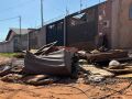 Moradora afirma que problema come&ccedil;ou h&aacute; tr&ecirc;s meses ap&oacute;s obras em im&oacute;veis vizinhos.
