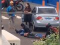Uma das v&iacute;timas permaneceu ca&iacute;da no ch&atilde;o aguardando o socorro.
