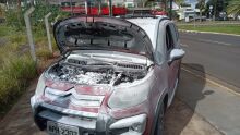 Pane no motor causa incêndio e deixa veículo parcialmente destruído em Campo Grande (vídeo)