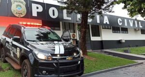 Segundo a ex-sogra, a mulher batia insistentemente no port&atilde;o e ainda danificou um carro