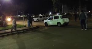 O menino andava de bicicleta el&eacute;trica quando foi surpreendido pelos disparos
