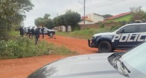 O suspeito foi socorrido em estado grave e levado para um hospital da regi&atilde;o