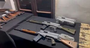 As armas apresentavam marcas da Guarda Civil da Espanha e deveriam ter sido destru&iacute;das anos atr&aacute;s