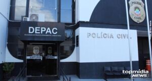 O suspeito conseguiu fugir do local levadno o aparelho 