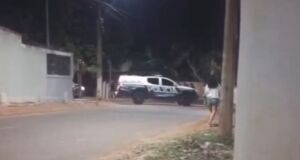 Um dos homens foi atingido enquanto estava no quintal da pr&oacute;pria resid&ecirc;ncia