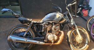 Rapaz de 22 anos foi encontrado na UPA; adolescente que estava na motocicleta sofreu fratura na perna