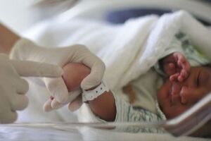 Bebê nasce com anti-corpos para o coronavírus na Espanha