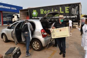 Equipes são preparadas para recolhimento do conteúdo no carro