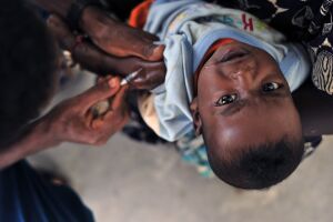 Mãe reclama de falta de vacina em posto; Sesau regulariza distribuição
