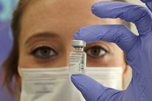 Na Europa, uso da vacina da Pfizer e BioNTech é autorizado