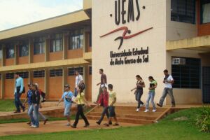 UEMS destina 5% de cotas para travestis e transexuais em curso de pós-graduação