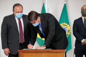 Câmara aprova MP de Bolsonaro que garante R$ 1,9 bilhão para vacina contra covid