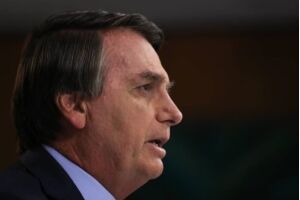 Em Brasília, Bolsonaro visita secretário Mario Frias no hospital