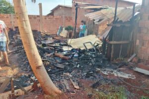 Família perde tudo em incêndio e pede ajuda até pro almoço no Tijuca 2