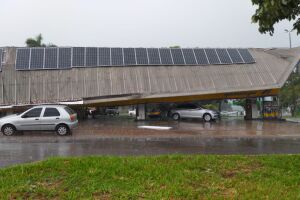 Vídeo: tempestade atinge região central e teto de posto de gasolina na Mato Grosso desaba