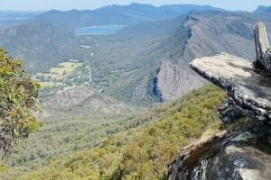 Pedra em penhasco no Parque Nacional Grampians, na Austrália, de onde visitante caiu