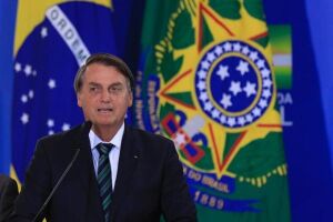 Bolsonaro afirma que Brasil terá 'vacina para quem quiser'