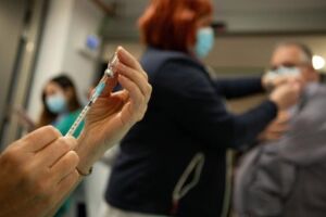 Conselho cobra participação de farmacêuticos na vacinação contra a covid-19