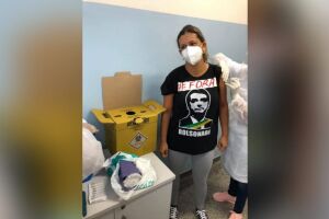 Enfermeira sofre pressão para apagar foto anti-Bolsonaro em MS