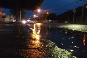 Alívio: chuva cai em bairros de Campo Grande e ameniza calorão da última semana