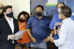 Liderado por petista, grupo aborda Baleia Rossi e reforça pedido de 'Fora Bolsonaro'