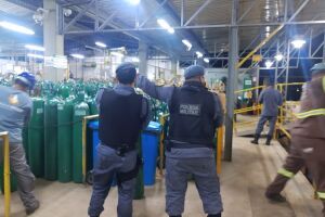 Manaus recebe cilindros de oxigênio de São Paulo e de empresa fornecedora