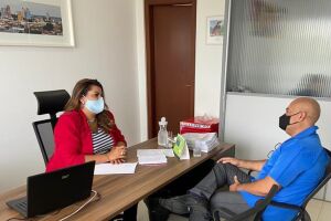 Vereador discutiu a implantação com a secretária da Sedesc, Maria Bethânia