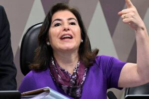 Rifada pelo MDB, Simone mantém candidatura ao comando do Senado