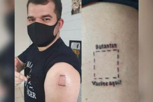Estudante faz tatuagem para incentivar vacinação contra covid-19
