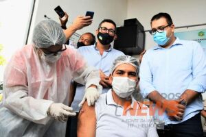 Enfermeiro é o primeiro vacinado contra covid em Dourados: 'vamos trabalhar muito melhor'