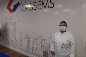 A técnica de enfermagem Genira Vasques sentiu-se honrada em ser a primeira a receber a vacina pela Cassems Campo Grande