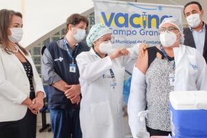 Vacinação contra a covid-19 já ocorre em unidades básicas de Campo Grande