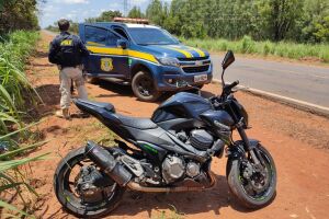 Cara de pau: ladrão rouba moto, mas abandona veículo por falta de gasolina