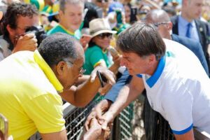 Agora vai? Médicos e cientistas protocolam pedido de impeachment de Bolsonaro