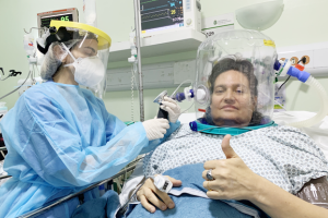 Metade dos pacientes que utilizaram o capacete Elmo no Hospital São José já receberam alta médica