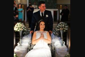 Noiva com câncer realiza sonho de se casar dias antes de morrer