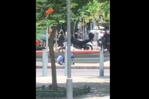 Vídeo: PM é baleado ao abordar dupla de assaltantes em moto