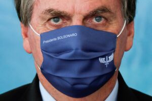 Há várias semanas, Bolsonaro vem sendo aconselhado por assessores a fazer um gesto público e se vacinar contra a doença