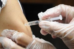 Vacinação contra gripe deve ocorrer em três etapas
