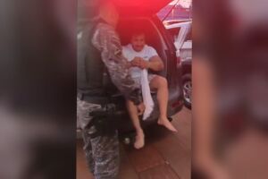 Vídeo: médico bêbado bate em ônibus no centro de Campo Grande