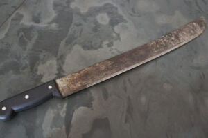 Discussão por furto acaba com homem ferido a golpes de facão no Tarumã