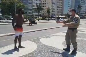 Vídeo: banhista se revolta e grita ao ser tirado da Orla por guarda municipal